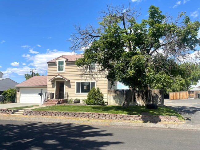 Building Photo - Beautifully Updated 4-Bedroom Home in the Heart of Richland
