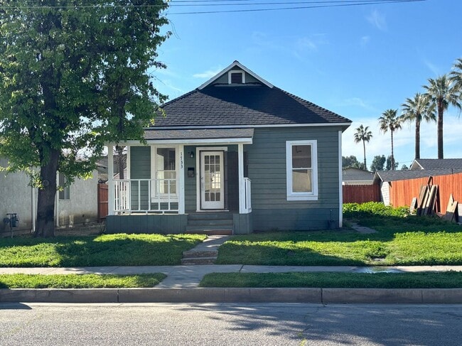 Building Photo - 1733 Palo Alto St