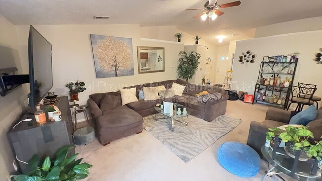 Foto del edificio - 467 Springmont Ct