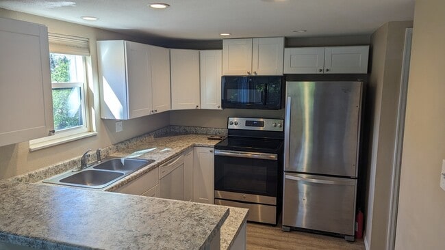 Building Photo - 1025 Moorings Dr