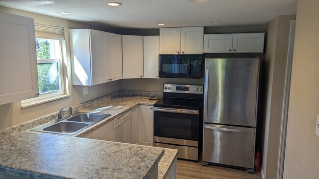 Foto del edificio - 1025 Moorings Dr