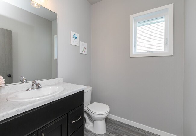 Foto del edificio - 4-bedroom, 3.5-bathroom West Fargo Single-Family Home w/ 3 Stall Garage