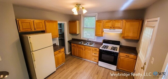 Photo - Very nice!! 3 Bedroom 1.5 Bath House in Ea...