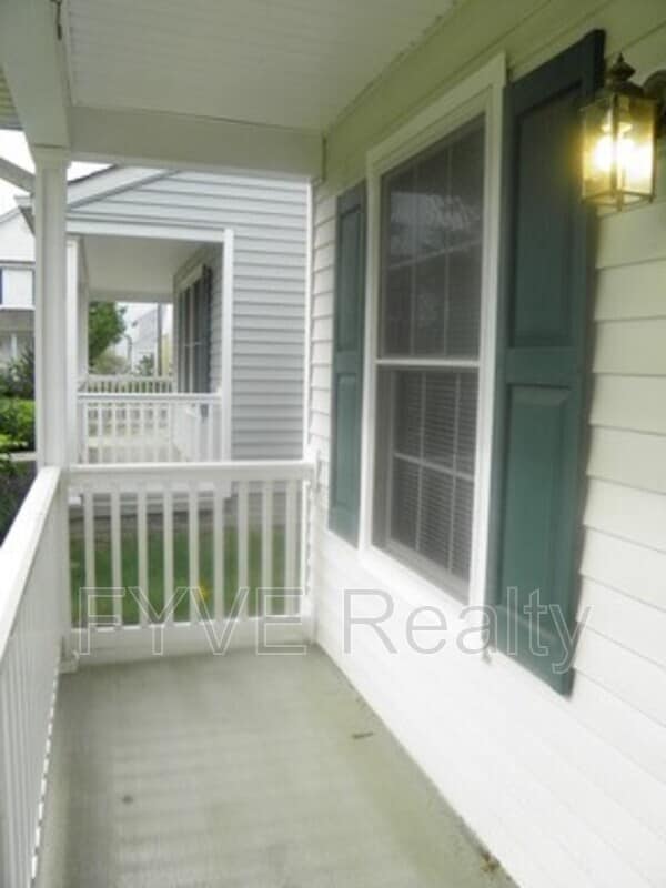 Building Photo - 1612 Sarin St