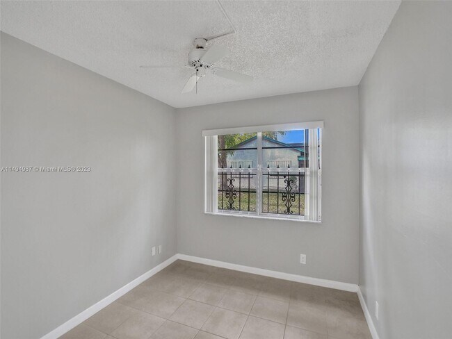 Foto del edificio - 7363 W Sunrise Blvd