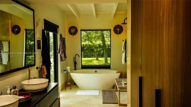 Building Photo - 10700 Old Cutler Rd