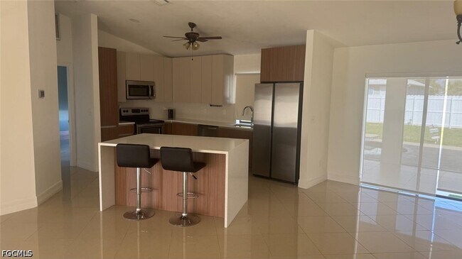 Foto del edificio - 1319 SW 10th Pl