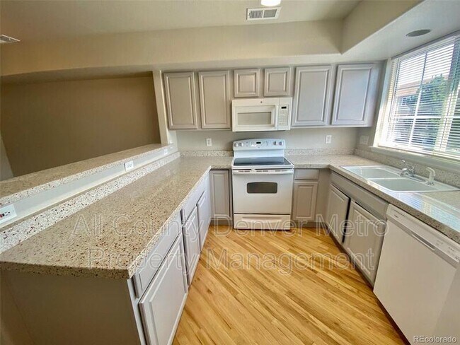 Foto del edificio - 8199 Welby Rd