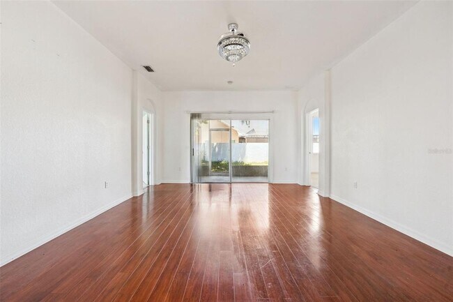 Foto del edificio - 7055 Heatherbrook Dr