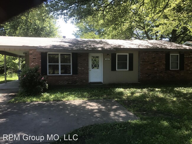 Building Photo - 3 br, 1.5 bath House - 2466 S. National