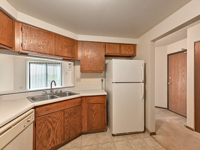 Lots of Kitchen Storage Space! - Rivers Edge Apartments