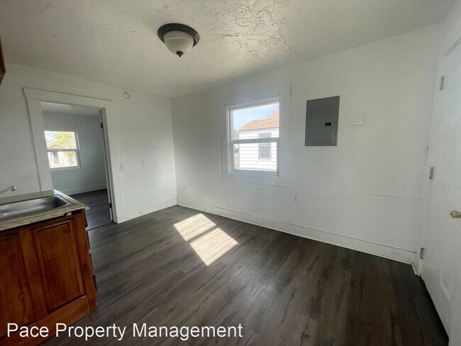 Building Photo - 2 br, 1 bath House - 3916 Southwest 4th Av...