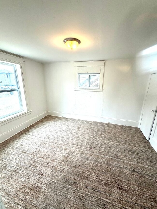 Building Photo - 516 N Porter St