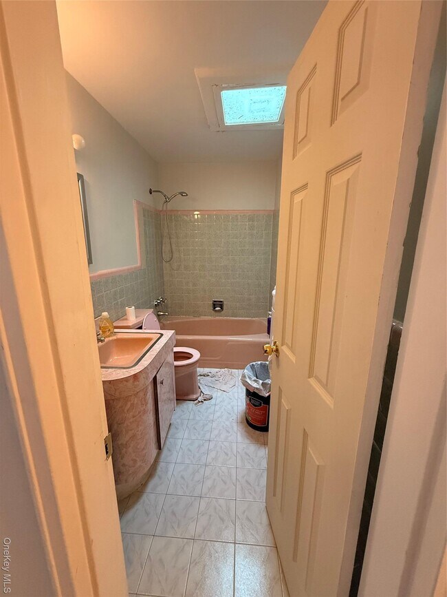 Foto del edificio - 61-12 70th St