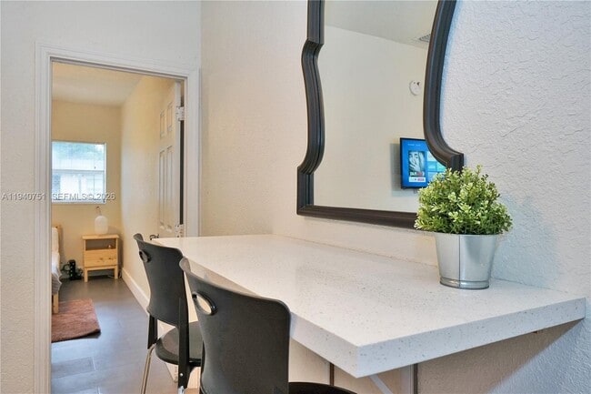 Foto del edificio - 60 NW 76th St