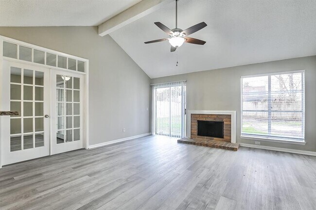 Building Photo - 9903 Brookside Dr