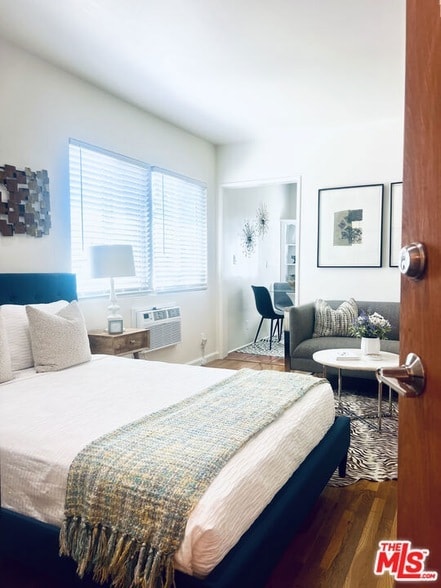 Foto del edificio - 1860 Alexandria Ave