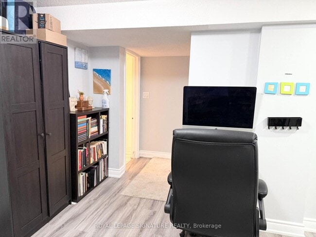 Building Photo - 111 Ellington Dr