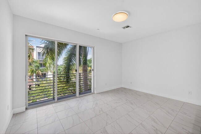 Foto del edificio - 1044 NE 18th Ave