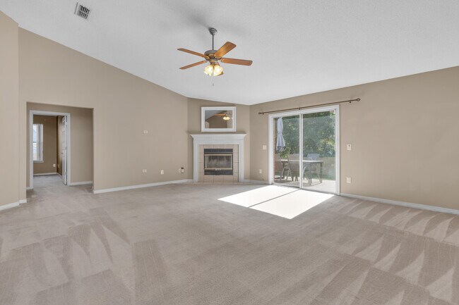 Building Photo - 1484 Longbranch Dr