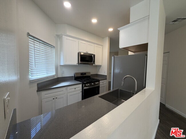 Building Photo - 1127 Glenville Dr