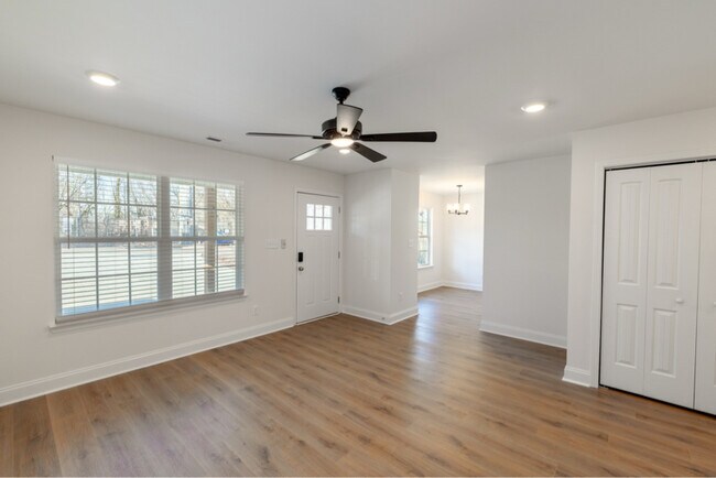 Foto del edificio - 812 Aubrey Ave