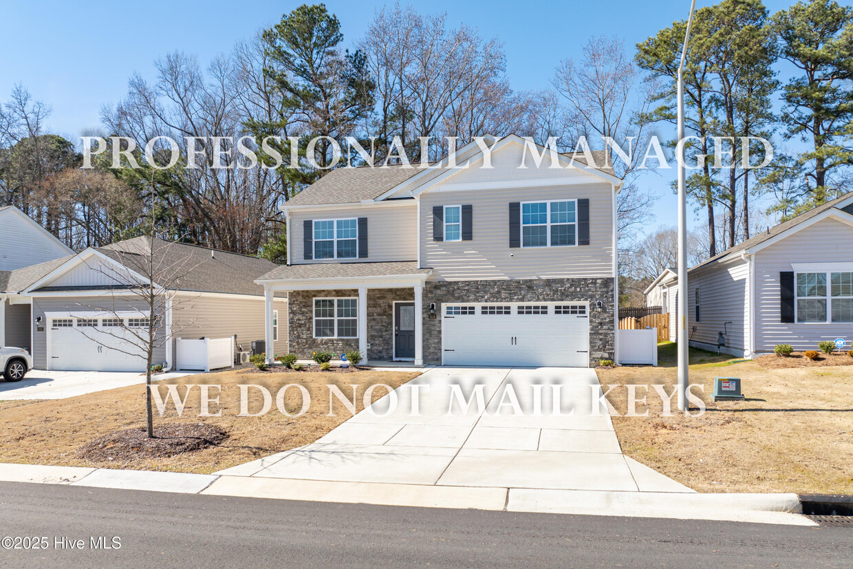 Foto principal - 1018 Saddlebrook Dr