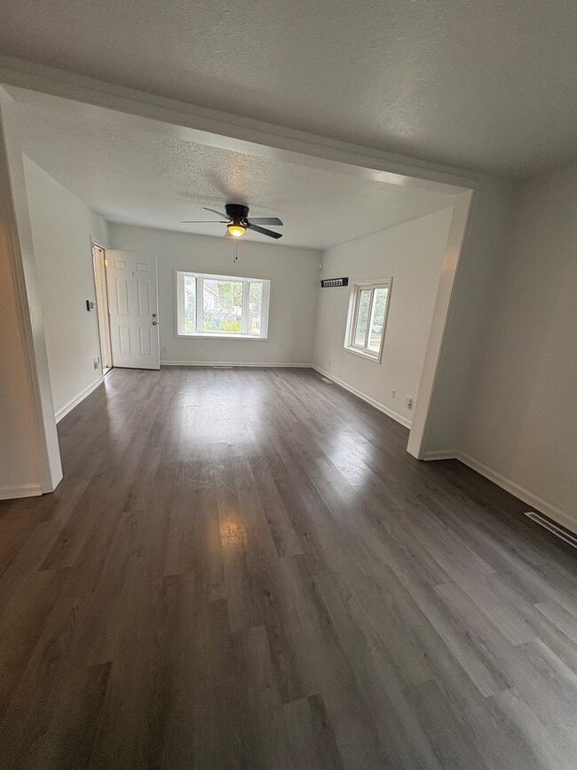 Foto del edificio - Stunning 5 Bedroom Home