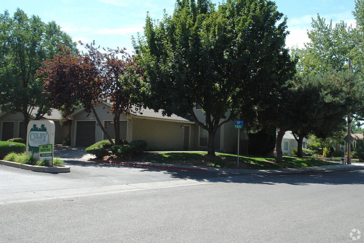 Foto del edificio - Colby Court Apartments