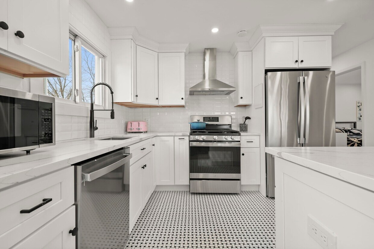 Foto principal - 24 Maplewood Dr