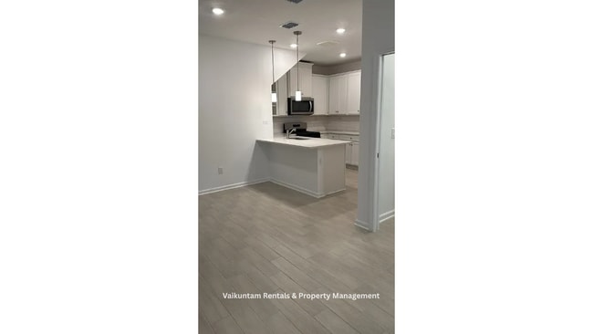 Building Photo - 563 Cherry Elm Dr