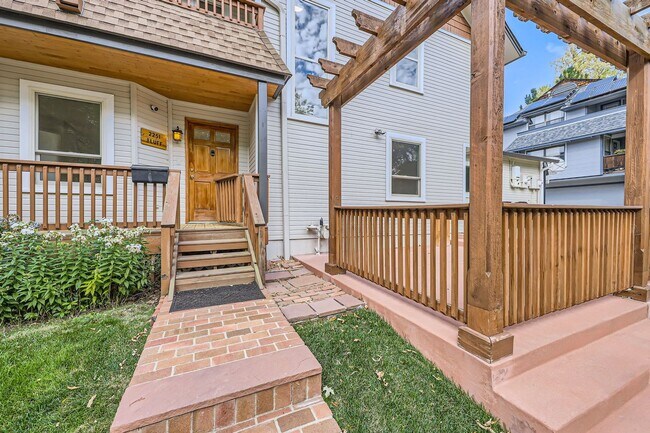Building Photo - Centrally Located Newly Renovated Boulder ...