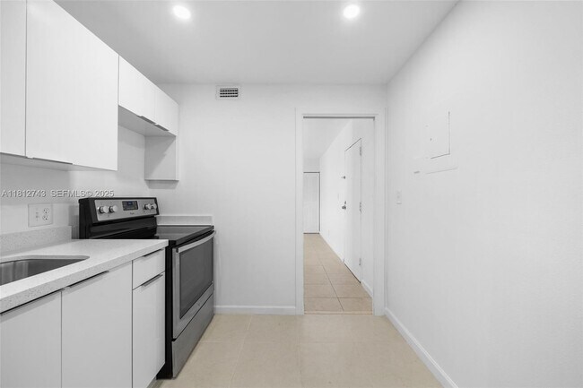 Foto del edificio - 4222 Inverrary Blvd