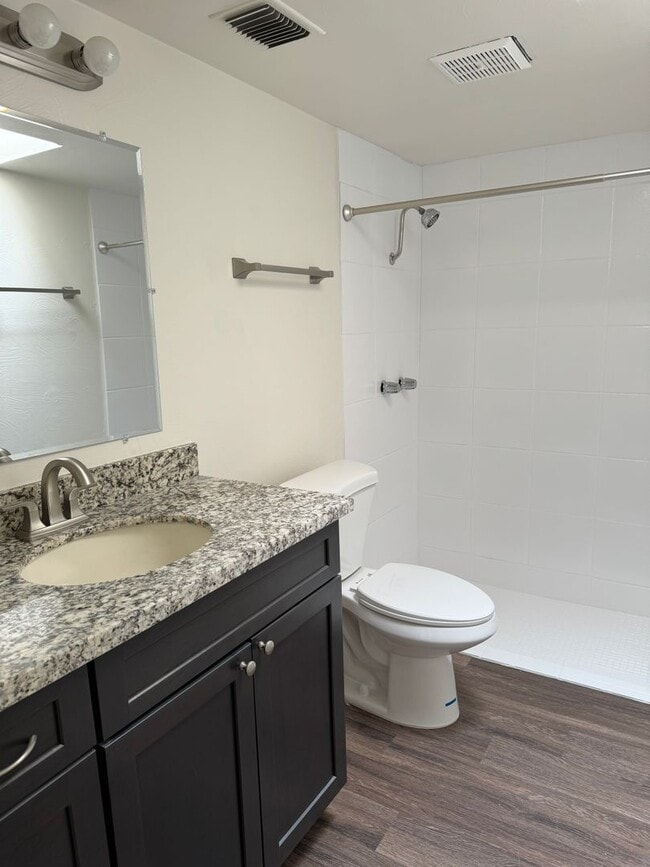 Building Photo - 4561 E Bellevue St