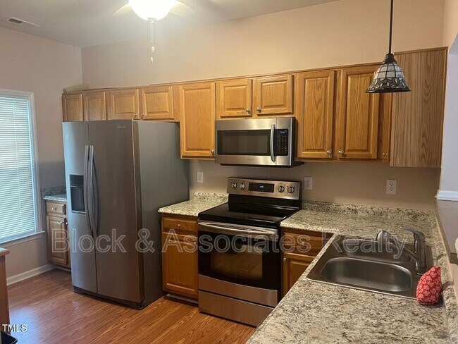 Foto del edificio - 8301 Hempshire Pl