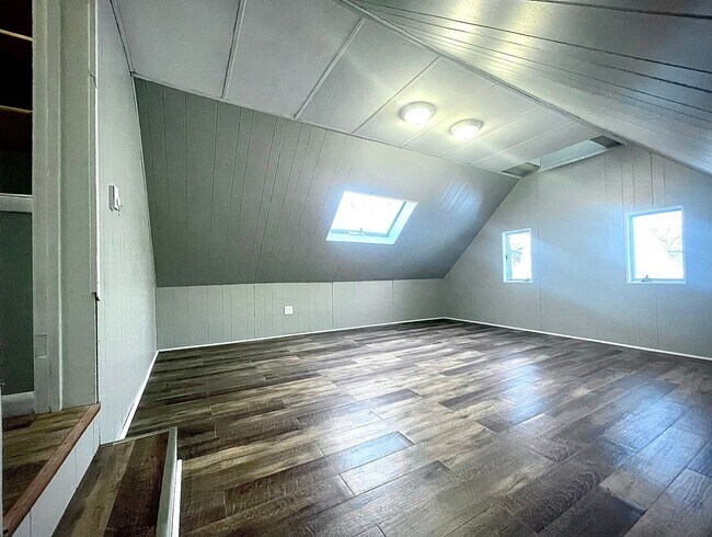 Foto del edificio - 349 6th Ave S
