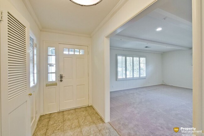 Building Photo - 112 Lois Ln