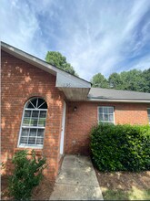 Building Photo - 1136 Northlake Dr