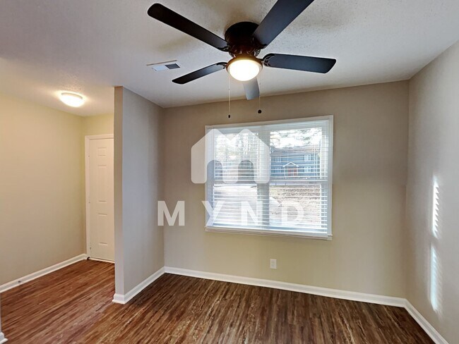 Foto del edificio - 928 Hearthridge Ct Unit C