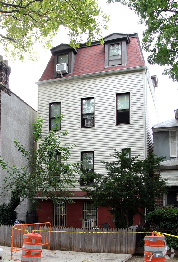 Building Photo - 65 70th St