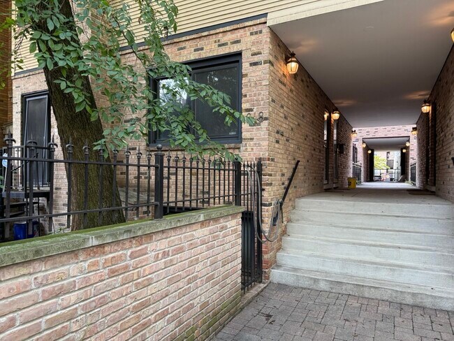 Foto del edificio - 646 W Belden Ave