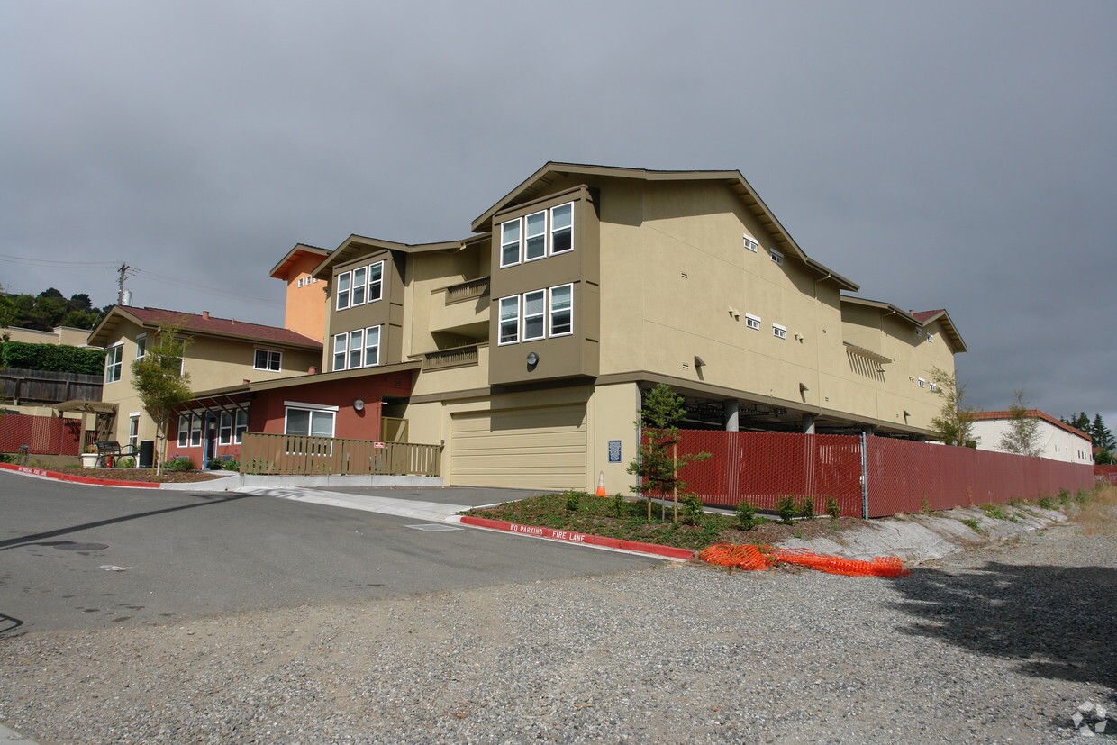 Building Photo - Belmont Apartments