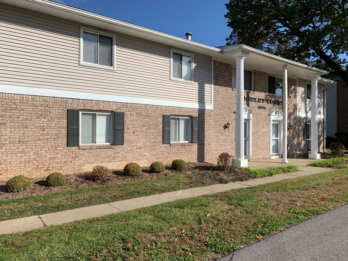 Building Photo - 3906 W Sylvania Ave