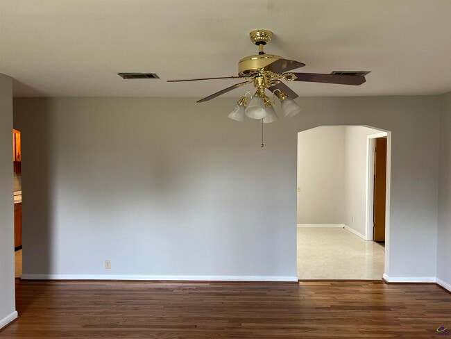 Foto del edificio - 482 Lake Joy Rd