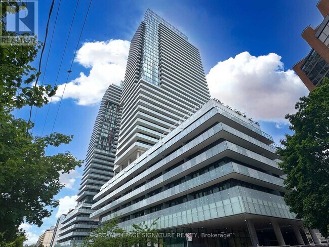 Building Photo - 161-161 Roehampton Ave