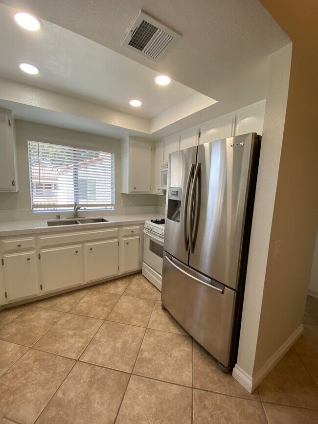 Foto del edificio - 1 bed, 1 bath Sycamore Villas Condo