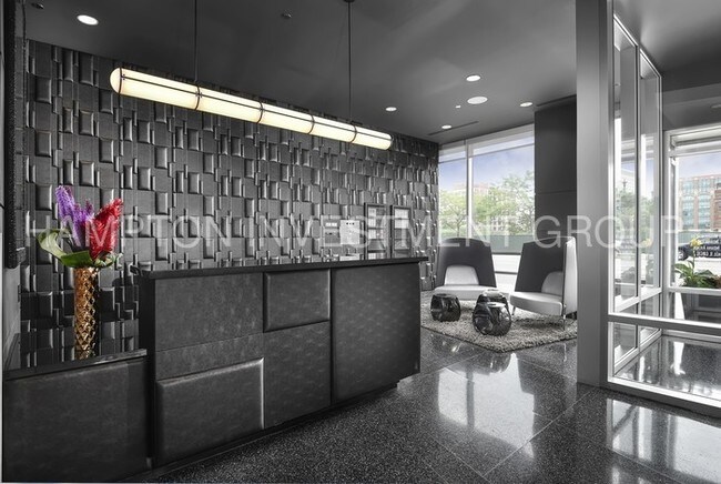 Building Photo - Gorgeous 1 Bedroom in South Loop Neighborhood