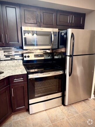 Building Photo - 1001 Berwyck Ct
