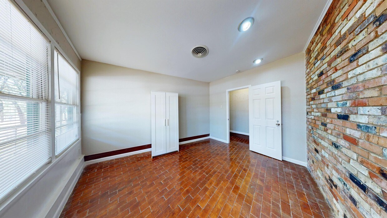 1207 Vinewood St Unit BEDROOM 1G, Fort Worth, TX 76112 Room for Rent