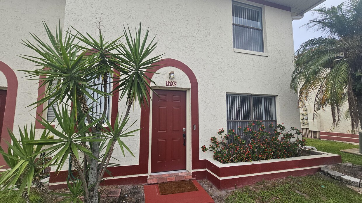 Foto principal - 1702 Shady Ridge Ct